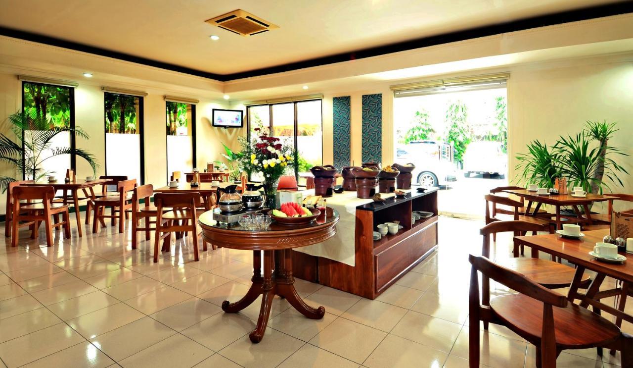 Griya Sentana Hotel Jogjakarta Buitenkant foto