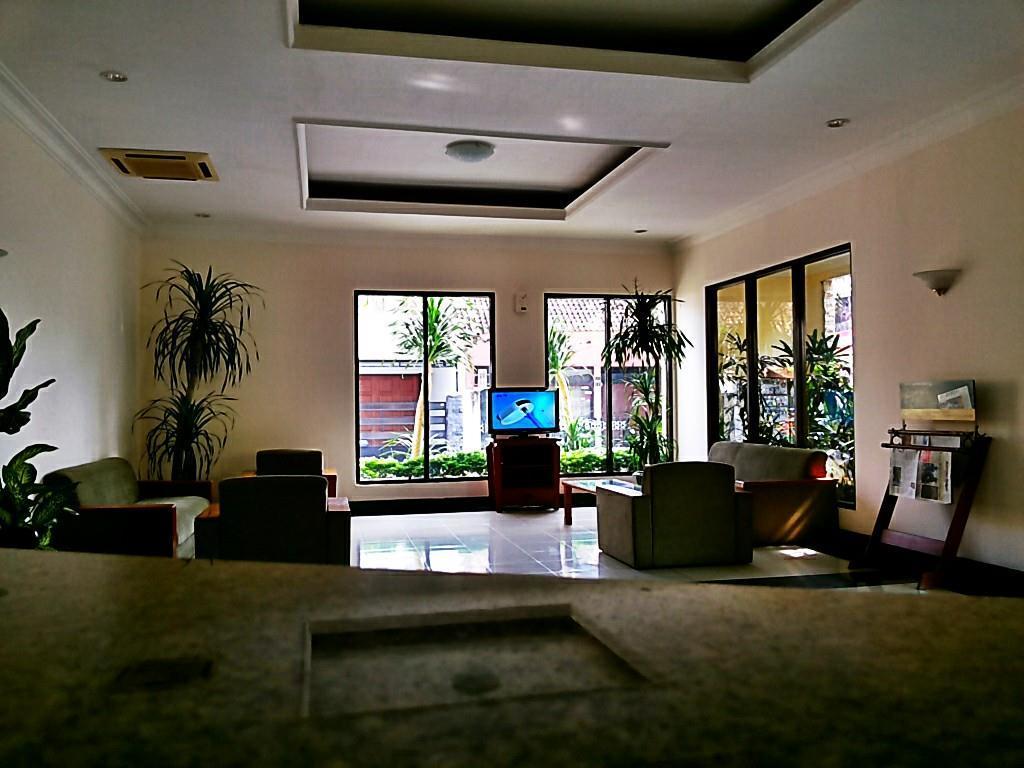 Griya Sentana Hotel Jogjakarta Buitenkant foto