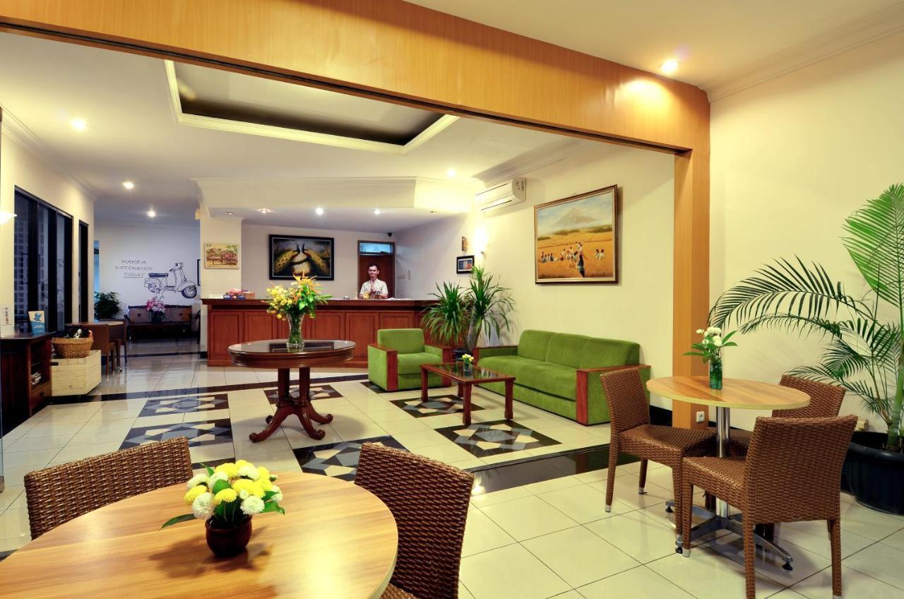 Griya Sentana Hotel Jogjakarta Buitenkant foto